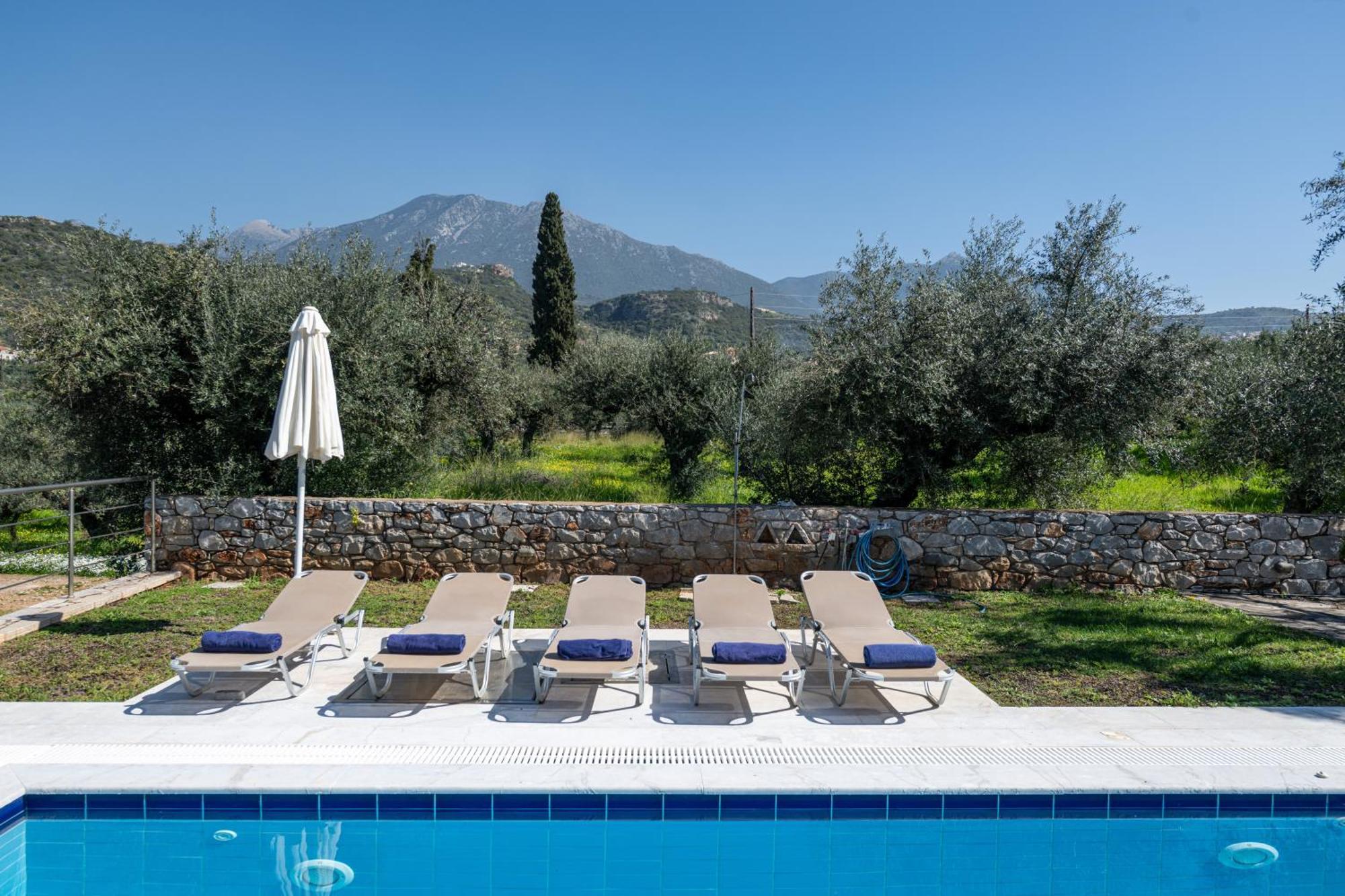 Torri Di Pietra Villa Stoúpa Rom bilde