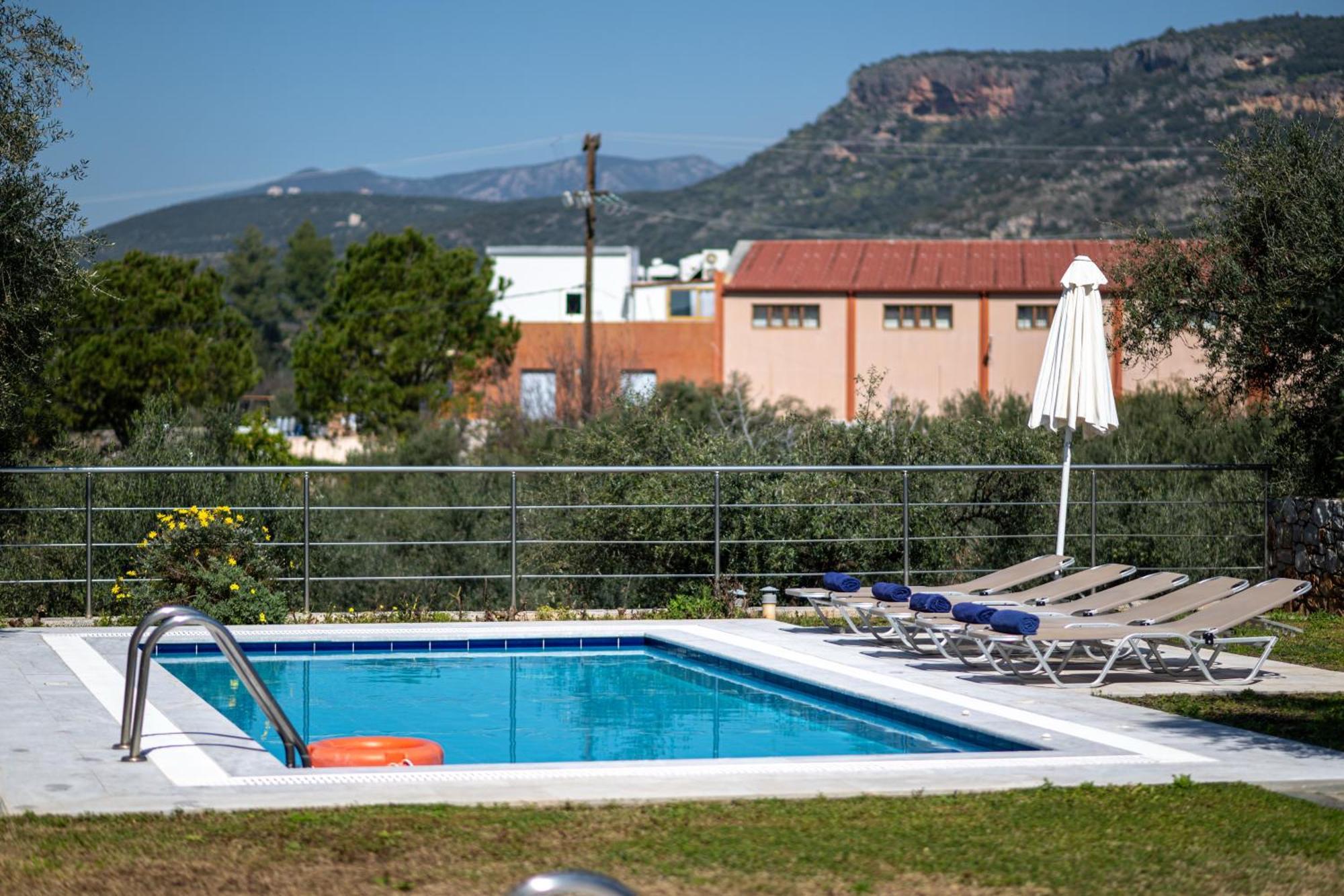 Torri Di Pietra Villa Stoúpa Rom bilde