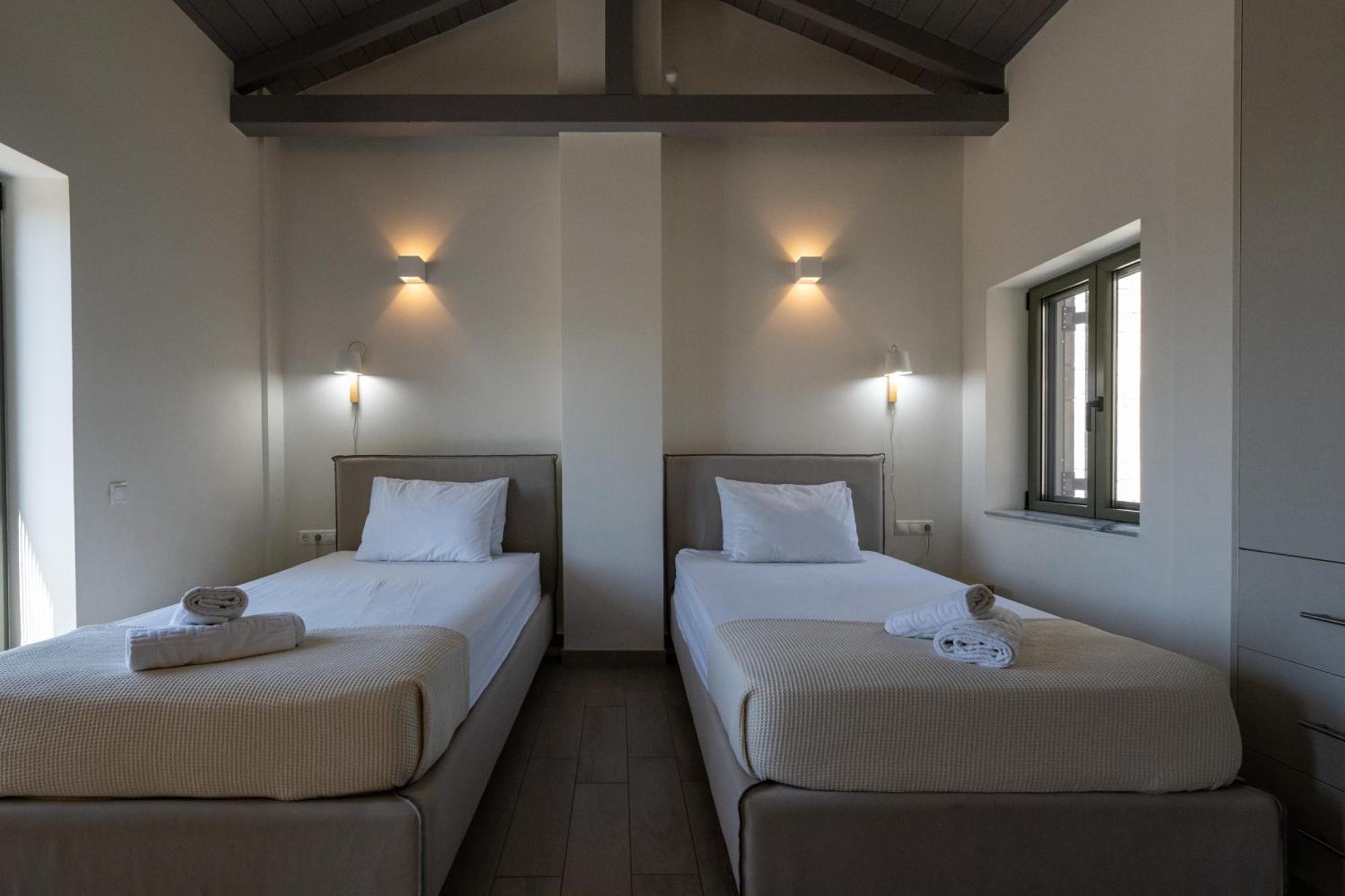 Torri Di Pietra Villa Stoúpa Rom bilde